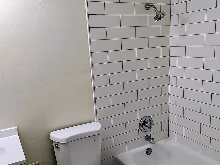 339 Hawthorne Cir #2B — Photo 5