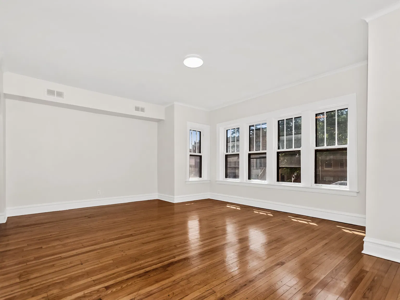 2 bed, 1200 sqft, $2,000 — Photo 2