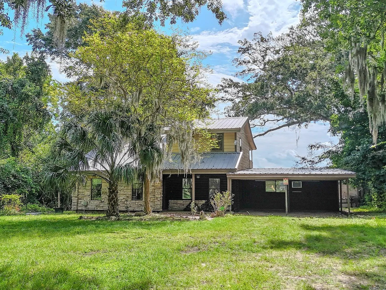 3 bed, 2.0 bath, 2384 sqft, $2,700 — Photo 2