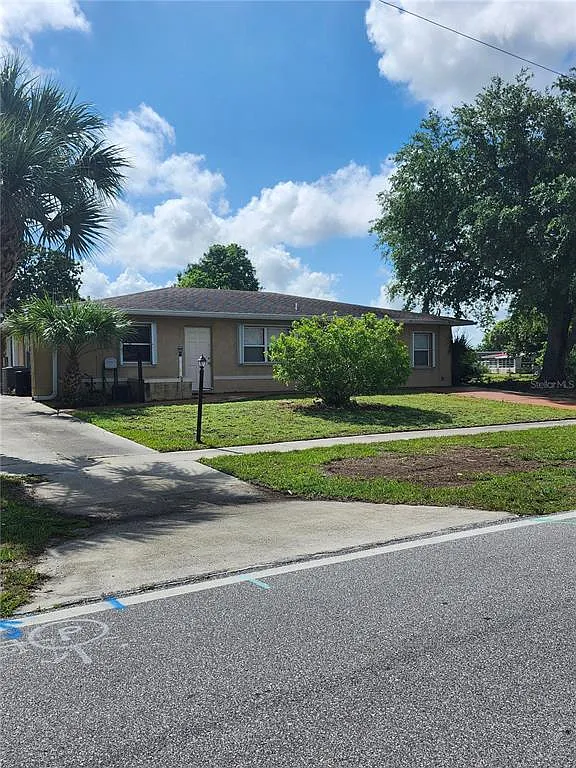 3 bed, 2.0 bath, 1887 sqft, $1,600 — Photo 1