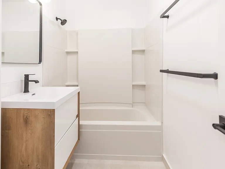 4084 Redwood Ave #9 — Photo 15