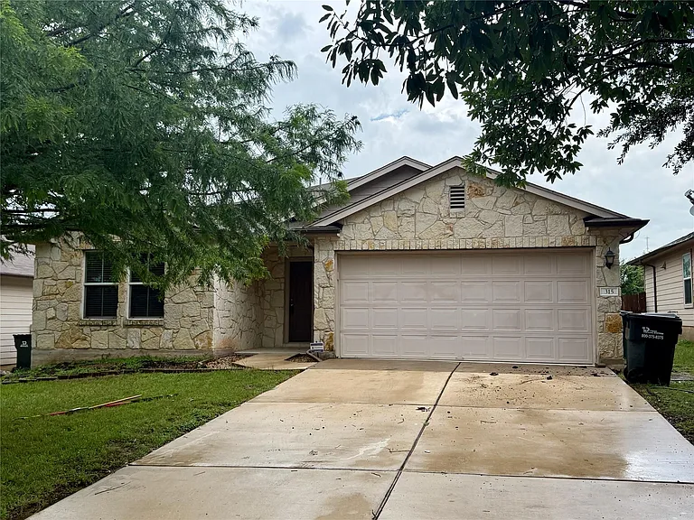 315 Nottingham Loop — Photo 1