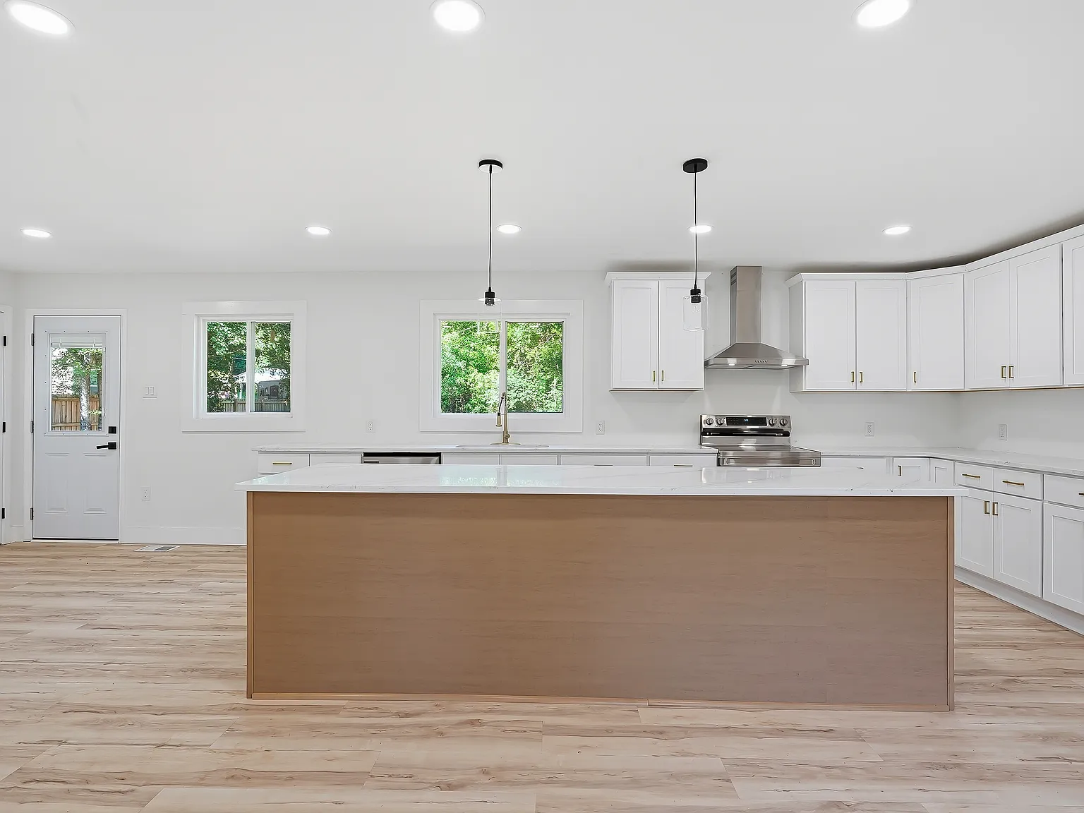 3 bed, 2.5 bath, 1644 sqft, $3,200 — Photo 4