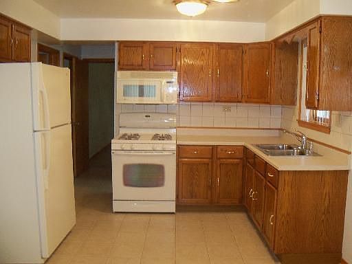 5th image of 2820 N 75th Ave