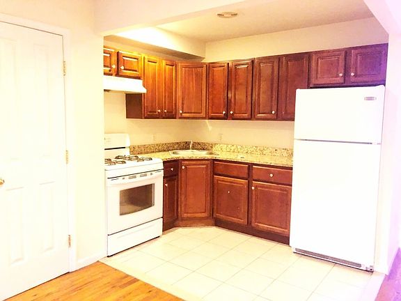 2nd image of 25-22 Hoyt Ave S #2FF