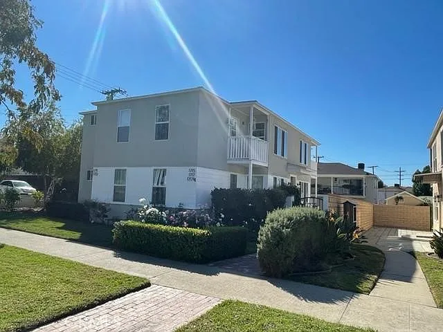 1715 N Glenoaks Blvd