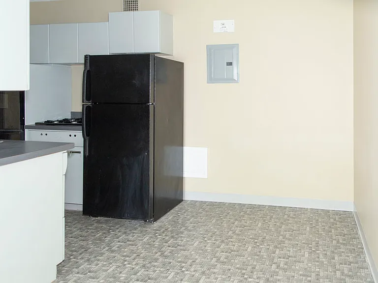 Kent Apartments — Photo 19