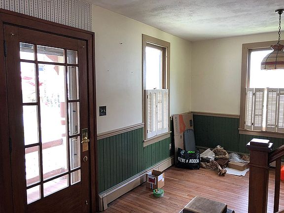 Dining room and front porch 