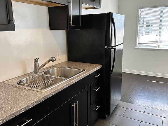 3rd image of 1542 Monterey Blvd APT 4