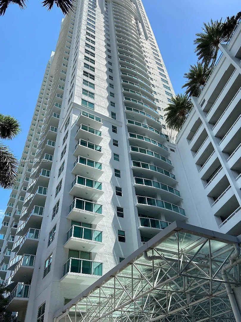 1 bed, 832 sqft, $2,800 — Photo 2
