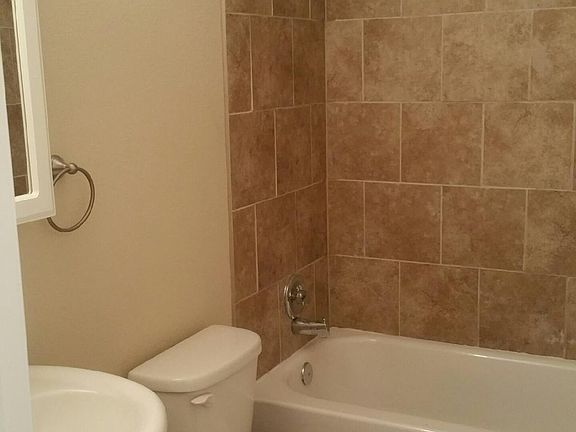 4th image of 800 NE Banner Dr APT A