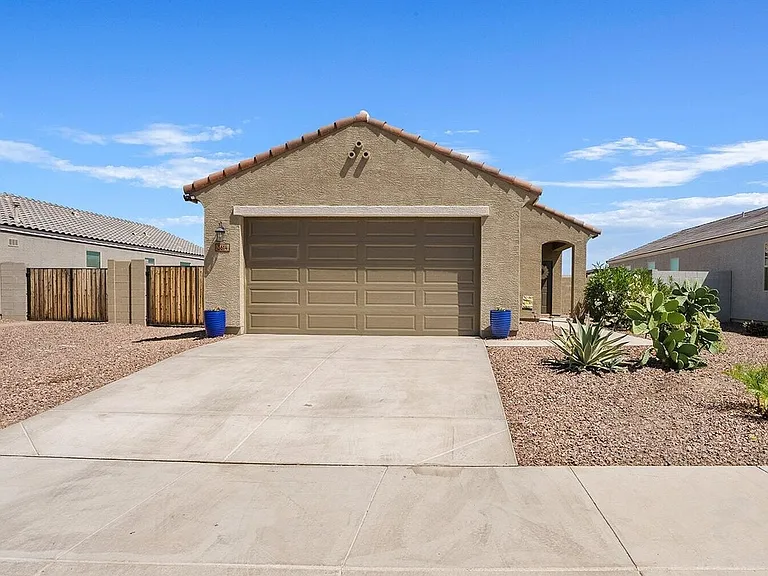 3614 E Appaloosa Dr — Photo 1