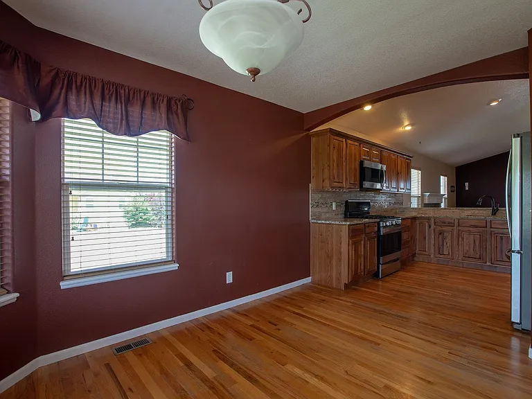 1076 Fairfield Ave — Photo 19