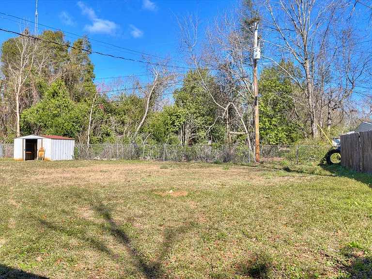 302 Burgess Dr — Photo 28