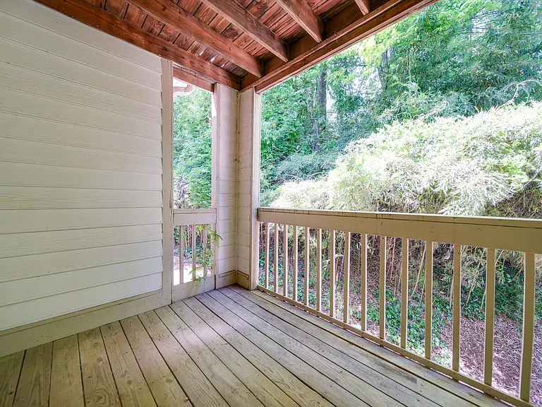 1052 Churchill Downs Ct #I — Photo 32