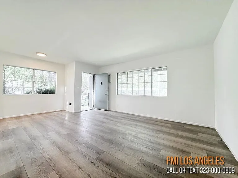 10565 Camarillo St — Photo 18