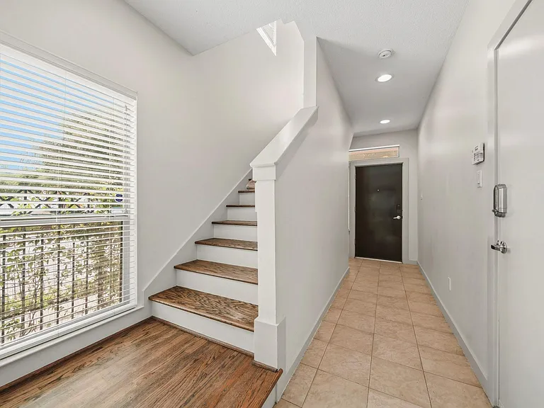 4036 Center St — Photo 6