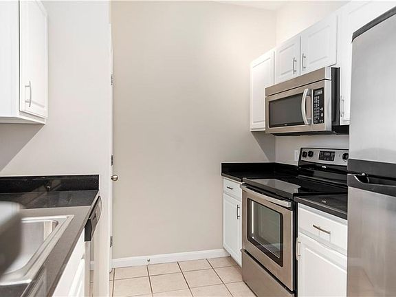 4th image of 903 Providence Pl APT 411