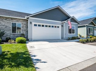395 Live Oak Loop, Central Point, OR 97502