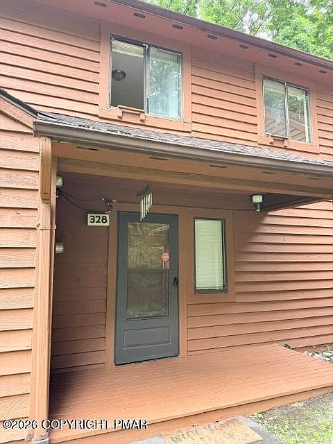 1st image of 328 Crewe Ct