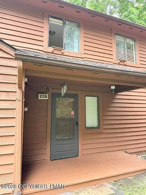 328 Crewe Ct