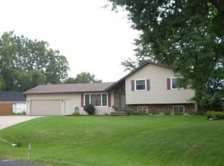 7 Sioux Ct, Appleton, WI 54911