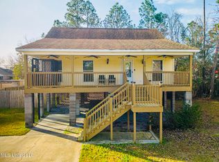 804 Deer Trail Ln, Pass Christian, MS 39571