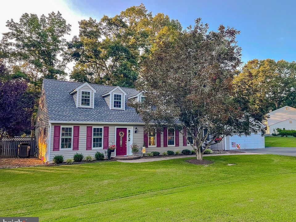 1st image of 207 Persimmon Ct