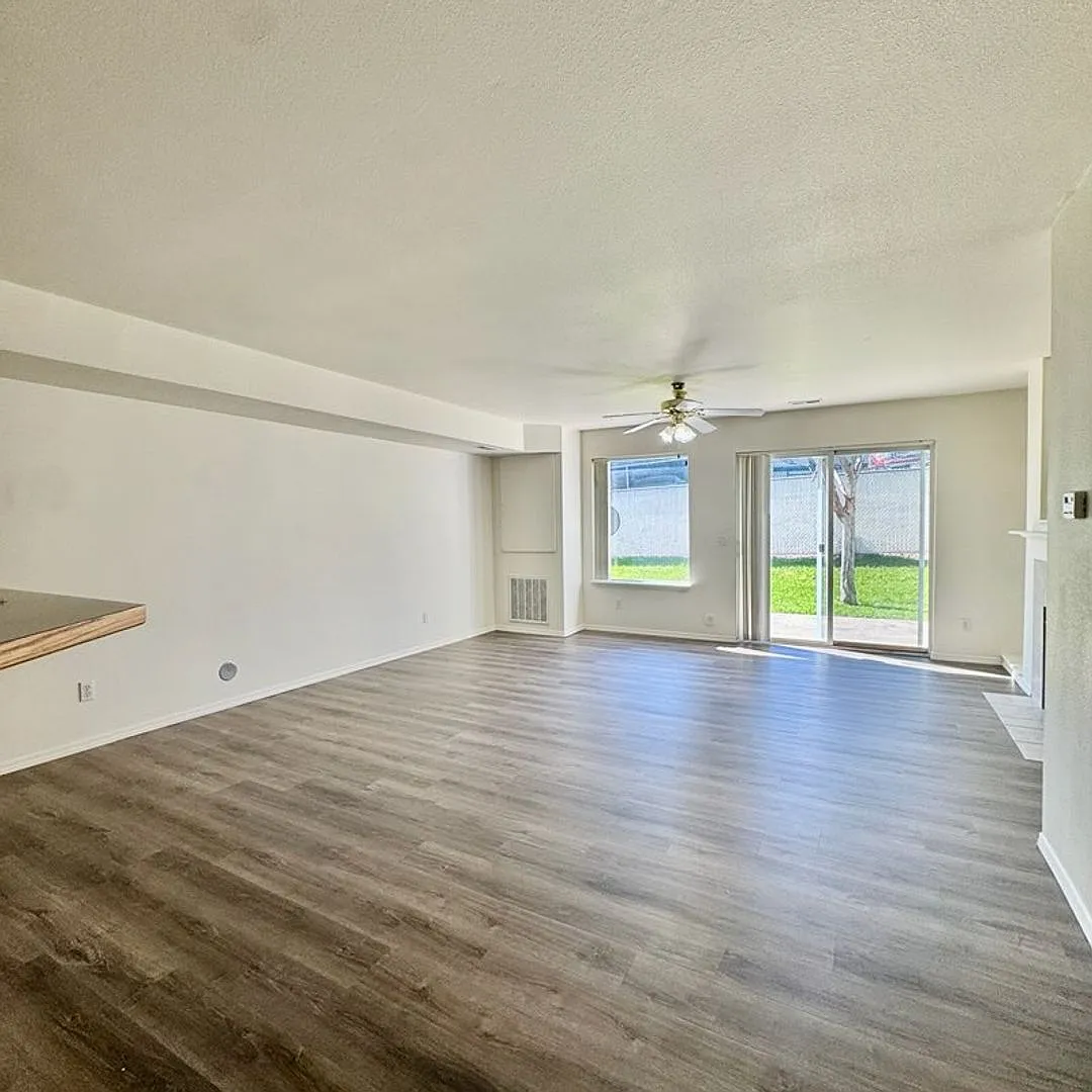 382,84,86,88 Leadora Ln. — Photo 3