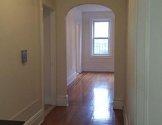 4th image of 2710 Newtown Ave #6