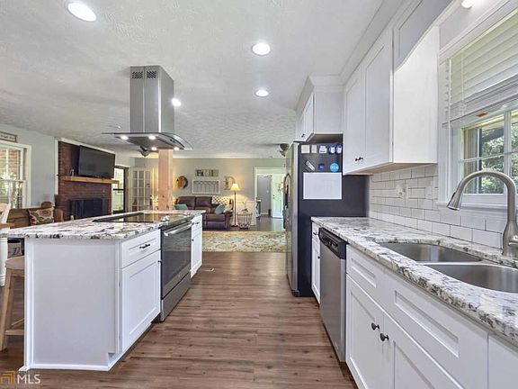 5th image of 1388 Azalea Dr