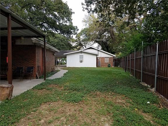 2nd image of 1525 Robinwood Dr