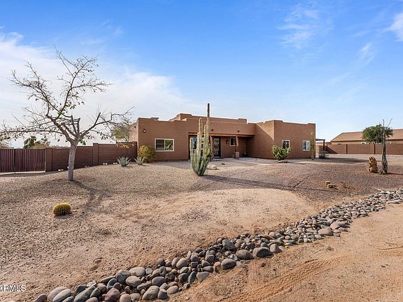 3rd image of 21335 W CAVALRY Drive