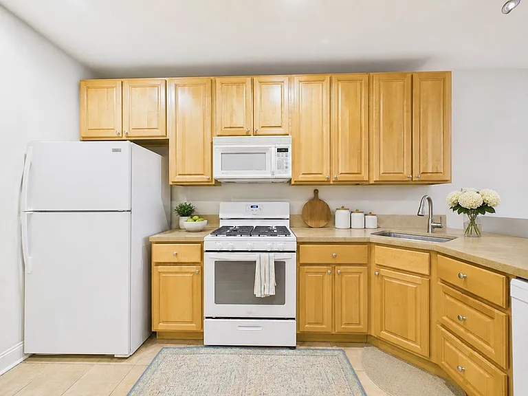 3040 W Stiles St — Photo 8