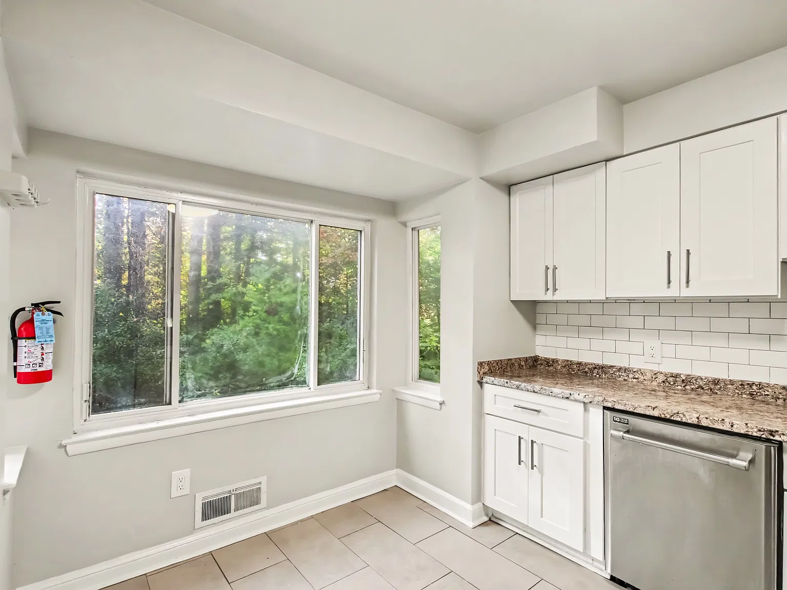 4 bed, 2528 sqft, $4,200 — Photo 4