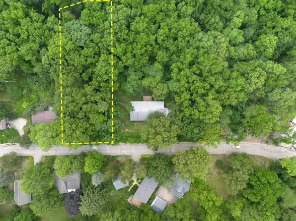 3 Kimball Rd, Iowa City, IA 52245