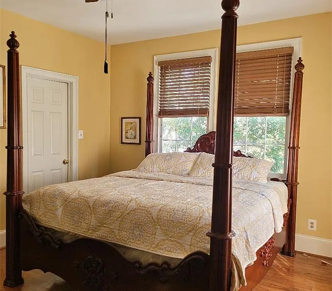 King bed with walk-in in closet