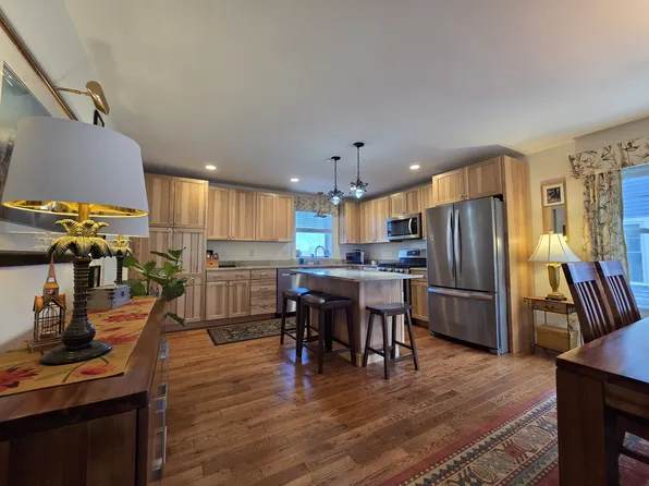 40 Landmark Hill Ln, Kittery, ME 03904