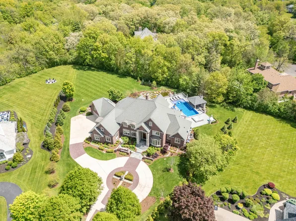4N881 Old Farm Rd, St Charles, IL 60175