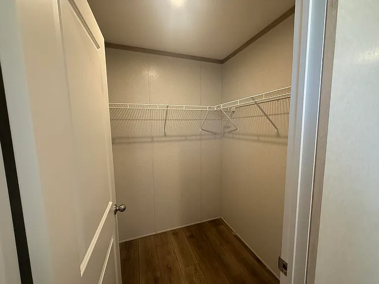 Colonial Manor — Photo 36