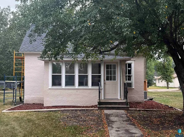 605 W Pipestone Ave, Flandreau, SD 57028