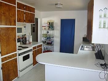 4th image of 160 Earl Dr