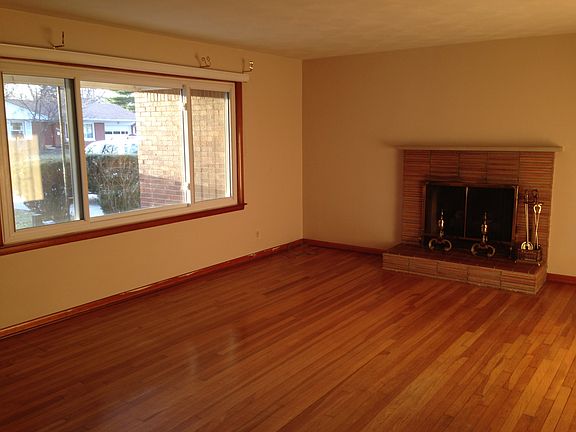 5th image of 427 Dunn St