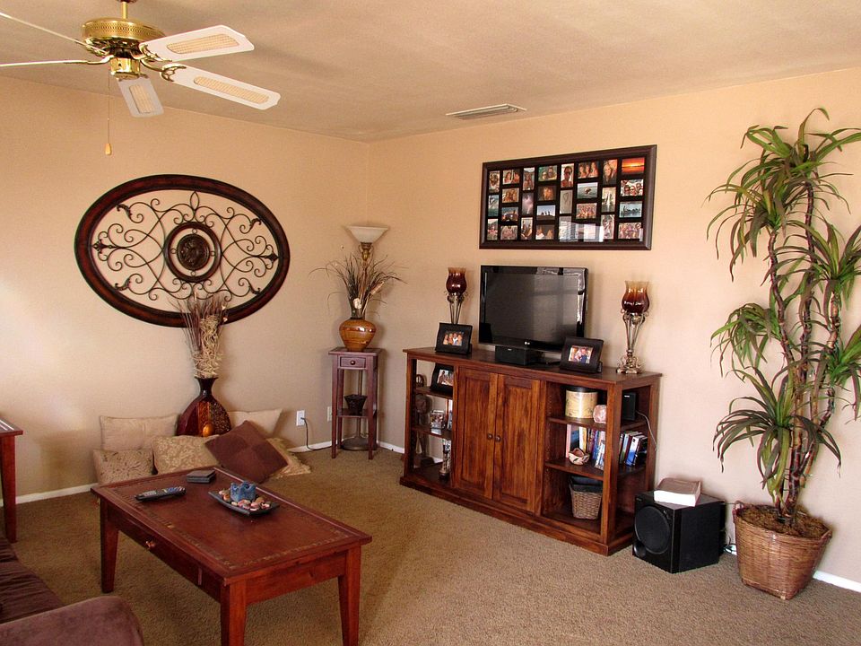 Living room (photo is of next-door unit)