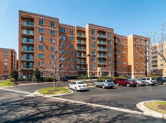 2nd image of 6807 N Milwaukee Ave APT 605