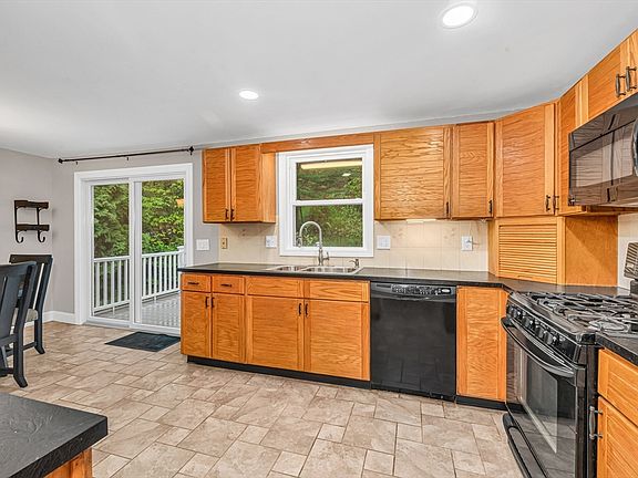 5th image of 20 Greenlawn Ave