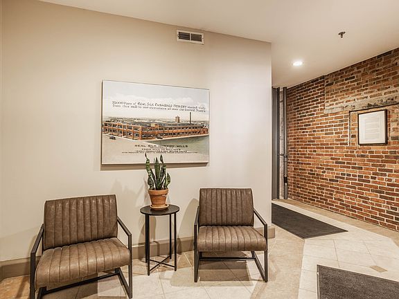 3rd image of 611 N Park Ave APT 114