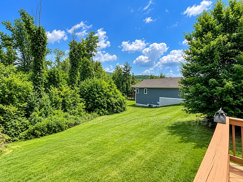 3 bed, 2.0 bath, 1774 sqft, $2,495 — Photo 3
