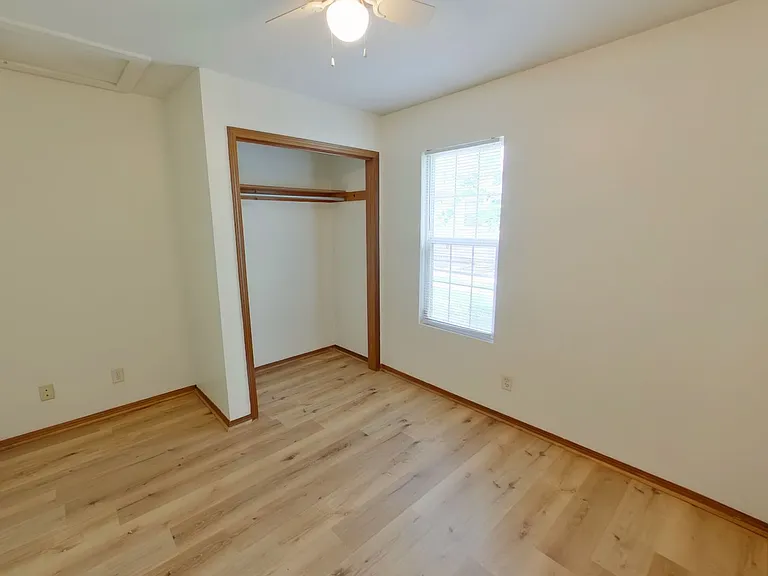 611 S Mount Carmel St — Photo 8