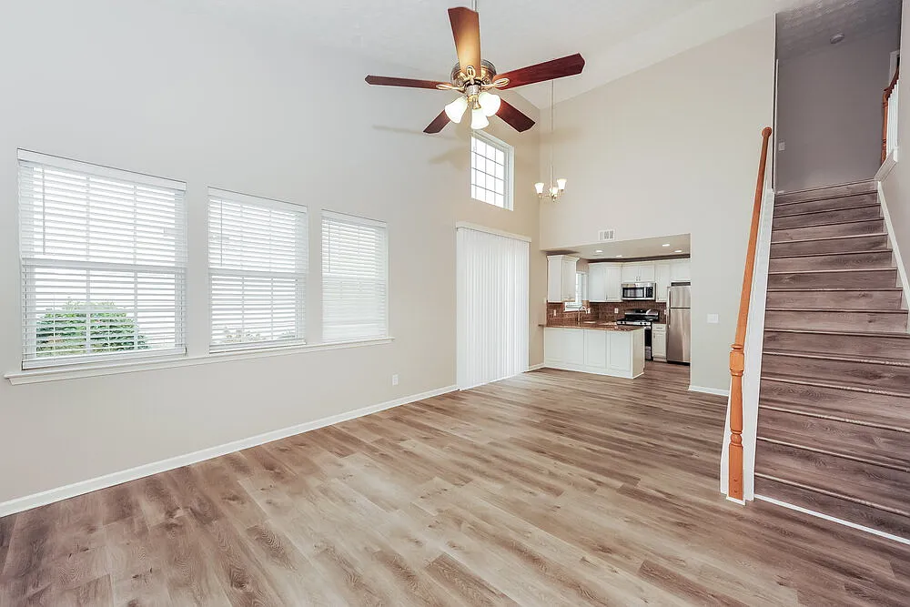 3 bed, 2.5 bath, 1271 sqft, $2,155 — Photo 4